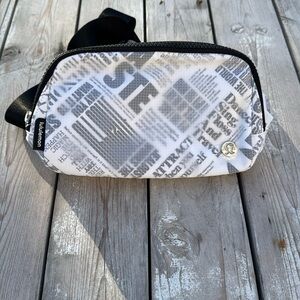 Lululemon Everywhere Belt Bag in Manifesto NWT